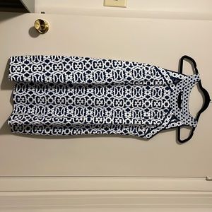 Amazing fitting dress, worn with no defects or stains, Large,Navy blue and white